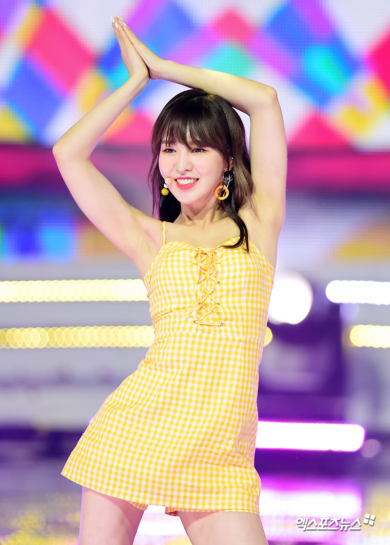 Red Velvet Wendy, who attended the MBC MUSIC Show Champion on-site at MBC Dream Center in Ilsan, Goyang City, Gyeonggi Province on the afternoon of the 15th, is showing a wonderful performance.