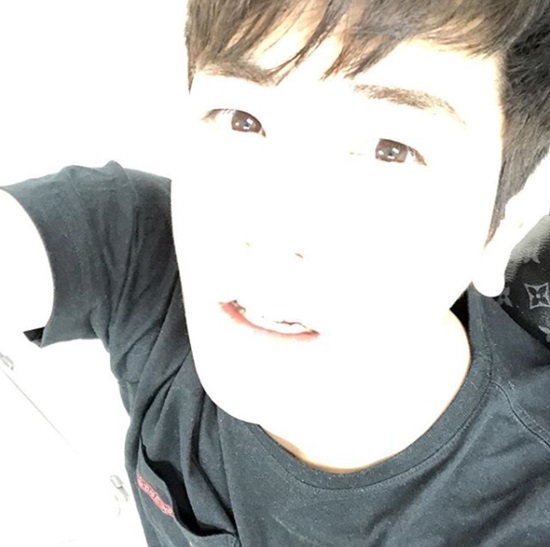 Actor Park Hyung-sik has been in the mood for a long time.Park Hyung-sik posted a picture on his Instagram on Wednesday, with Park Hyung-sik looking up at the camera in the public photo.Park Hyung-sik is taking pictures, especially under dazzling lights, which attracts Eye-catching.As if the brightness was not controlled, the skin of Park Hyung-sik was shining white all over.Still, Park Hyung-siks shining beauty was not I will not.Park Hyung-sik works with Moon So-ri in film JurorsPhoto: Park Hyung-sik SNS