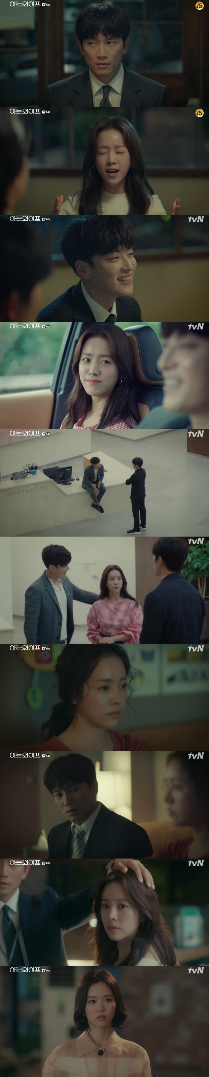 Seoul = = Ji Sung of Knowing Wife felt complicated as he looked at Han Ji-min from a distance.In the 6th episode of the TVN drama Knowing Wife, which was broadcast on the 16th, Seo Woo Jin (Han Ji-min) was shown receiving Confessions from Yoon Jong-hoo (Jang Seung-jo).On this day, Seo Woo Jin laughed at Yoon Jong-hoo, who is doing Confessions to him, saying, I am in a hurry. He looked at Yoon Jong-hoo and said, What should I answer now?I do not know yet, Yoon Dae-ri, I do not know. It may be a serial killer. Cha Ju-hyuk (Ji Sung) was watching this outside the door.Cha Ju-hyuk eventually drank together to turn Yun Jong-hus mind toward Seo Woo Jin and said, Did you not see blood while in-house dating? What are you trying to do?Meet another woman. There are many beautiful women in the world. Ill tell my wife. Ill recognize her as a younger person.However, Yoon Jong-hoo approached Seo Woo Jin with his unique sense and affinity, and he grew more and more favorable to his hairy and human aspect.Yoon Jong-hoo rode a bicycle along Seo Woo Jin and accidentally ran into his friend Oh Sang-shik (Oh Ui-sik) on the street.Oh Sang-shik recognized Seo Woo Jin with Yoon Jong-hoo at once and said, Oh, this is the only one Mr. Woojin. Oh Sang-shik invited Seo Woo Jin and Yun Jong-hoo to his store.Cha Ju-eun (Park Hee-bon), who saw Seo Woo Jin who came into the store, showed a surprise response, and Cha Ju-hyuk was also located in his sisters store, so everyone met.While Seo Woo Jin was away for a while, Yoon Jong-hoo was excited about the one-night two-day trip with Seo Woo Jin.In particular, he was worried when Yoon Jong-hoo, who asked me to borrow a car, said, I will take a little progress in this place. The next day, my wife played golf with adults, but my thoughts continued to Woojin and the end.In the end, Joo Hyuk went to meet two people who went to Yang Yang, and Yun Jong-hoo, who saw Cha Ju-hyuk in Yang Yang, was freaked out.On the other hand, at the end of the broadcast, Seo Woo Jin said that there is something to check, and brought Cha Ju-hyuks hand to his head, and Lee Hye-won (Ganghanna), who came to visit her husband who worked overtime, witnessed this appearance.