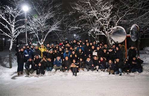 Actor Kwak Si-yang has started promoting the movie witness.On the 16th, Kwak Si-yang posted a picture on his Instagram with an article entitled Witness # Opening # D-day # Group Visiting # Ming Young Welcome # Couple # Jiin # Friend # Welcome to All.The released photo is a group photo of the movie witness actors and staff.In witness, Kwak Si-yang divided his murder into a murderer Taeho who chased the witness to the end.Meanwhile, Kwak Si-yang is working as a fixed cast member on MBC Everlon Sea Police, and will be on SBS Running Man on the 19th.