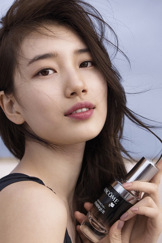 Global beauty brand Lancome released a video of # Jenny Peak Time_As You Are with Muse Bae Suzy.The video, which was recently produced under the theme of Find Your Light, was filmed in Adelaide, Netherlands, a beautiful world-famous spot.Bae Suzys clear and clean skin and a genuine interview.In the public footage, Bae Suzy tells a genuine story about beauty through narration.I realized that it is not only the spotlight to shine brightly, and I confess to the process of finding the power to shine on my own as it seems.The sky is mirrored in a wide sea, and the Motherlands nature, which is spectacular, catches the eye.In the scene where the Nature of the Netherlands is mirrored and facing its own appearance as it is, the transparent and clear skin unique to Bae Suzy is more prominent.It symbolizes the appearance of finding beauty that starts from inner.We want to encourage those who love themselves as they are and who are cultivating the light of their inner self through this #JennyPikeTime_As you see, said Lancome. Lancome will continue to carry out campaigning to support the happiness and true beauty of all women in the future.hwang hye-jin