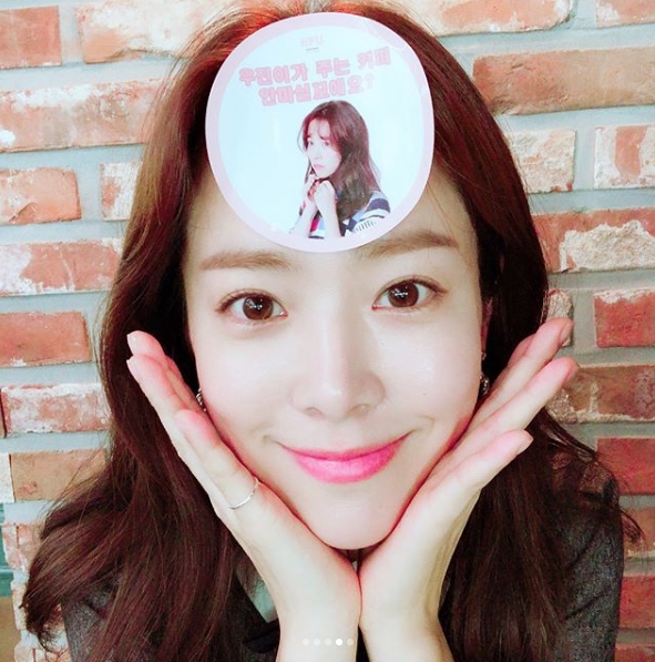 <p>An actor Han Ji-min gave a present to the filming site of the tvN Mizuki drama Knowing wife and released a coffee and tea certification photograph.</p><p>On August 17, Han Ji-min said to the instructor, The heart of the ships penpan is bread, Thank You, holding you all the heart and running today all the knowing wife team eagerly. Thank you posted multiple photos along with the sentence.</p><p>Han Ji-min in the picture is staring at the camera while keeping a pose. Clear beauty without the drawbacks of Han Ji - min attracts eyes. Especially noticeable dullness and smooth skin and clear big eyes are conspicuous. Han Ji-min of Sethyoromhan expression in another photo is also attractive.</p><p>The fans who touched the picture showed reactions such as sisters beautiful facefelt, I always support you, fighting!, There are many hot sufferings, an angel who came down from heaven.</p><p>Han Ji-min is appearing as a wife of Uzin of Cha Ju-hyuk (intelligence) at knowing wife</p>