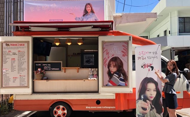 <p>An actor Han Ji-min gave a present to the filming site of the tvN Mizuki drama Knowing wife and released a coffee and tea certification photograph.</p><p>On August 17, Han Ji-min said to the instructor, The heart of the ships penpan is bread, Thank You, holding you all the heart and running today all the knowing wife team eagerly. Thank you posted multiple photos along with the sentence.</p><p>Han Ji-min in the picture is staring at the camera while keeping a pose. Clear beauty without the drawbacks of Han Ji - min attracts eyes. Especially noticeable dullness and smooth skin and clear big eyes are conspicuous. Han Ji-min of Sethyoromhan expression in another photo is also attractive.</p><p>The fans who touched the picture showed reactions such as sisters beautiful facefelt, I always support you, fighting!, There are many hot sufferings, an angel who came down from heaven.</p><p>Han Ji-min is appearing as a wife of Uzin of Cha Ju-hyuk (intelligence) at knowing wife</p>