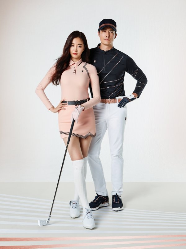 This picture, released by Wide Angle, features a sensational color and functional material, which enhances field expertise and creates an alluring atmosphere.Kim Sa-rang and Daniel Henney in the picture showed a variety of charms by showing a confident and confident field fashion wearing a comfortable functional line or soft high-quality knit.In addition, the achromatic color is used as the main color, and the color that can give points according to the autumn season is added, and the brand identity is saved.In particular, Kim Sa-rang showed her slim fit with pink color and showed her lovely appearance.The appearance of Kim Sa-rang and Daniel Henney in wine, burgundy-colored knits and best (jacket) create envy with a subtle yet luxurious atmosphere.We have introduced a luxurious design that can match the season well and show a sophisticated style in the field in time for the peak season of autumn, said the Wide Angle marketing team. We expect that Kim Sa-rang and Daniel Henneys couple Chemie, who have been working together since the launch of the brand, will create synergies and raise interest in new products.