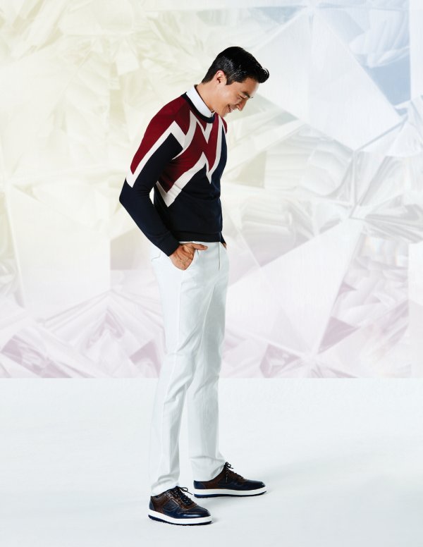 This picture, released by Wide Angle, features a sensational color and functional material, which enhances field expertise and creates an alluring atmosphere.Kim Sa-rang and Daniel Henney in the picture showed a variety of charms by showing a confident and confident field fashion wearing a comfortable functional line or soft high-quality knit.In addition, the achromatic color is used as the main color, and the color that can give points according to the autumn season is added, and the brand identity is saved.In particular, Kim Sa-rang showed her slim fit with pink color and showed her lovely appearance.The appearance of Kim Sa-rang and Daniel Henney in wine, burgundy-colored knits and best (jacket) create envy with a subtle yet luxurious atmosphere.We have introduced a luxurious design that can match the season well and show a sophisticated style in the field in time for the peak season of autumn, said the Wide Angle marketing team. We expect that Kim Sa-rang and Daniel Henneys couple Chemie, who have been working together since the launch of the brand, will create synergies and raise interest in new products.
