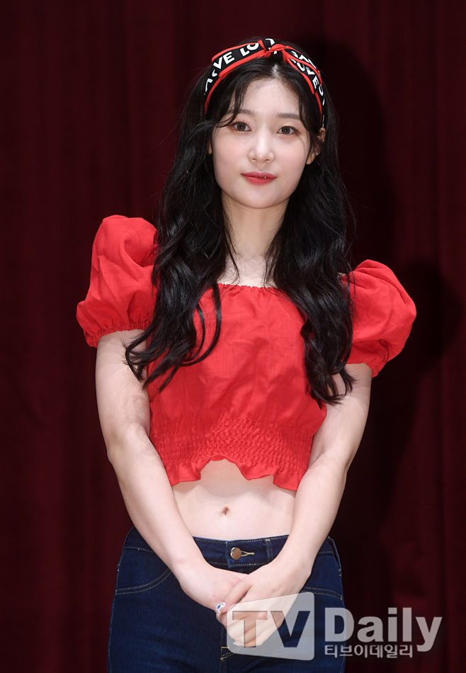 Girl group DIA Jung Chae-yeon attends the Fan signing event to commemorate the release of the album Summer Ade at Mokdong Broadcasting Hall in Yangcheon-gu, Seoul on the evening of the 17th.[DIA Fan signing event