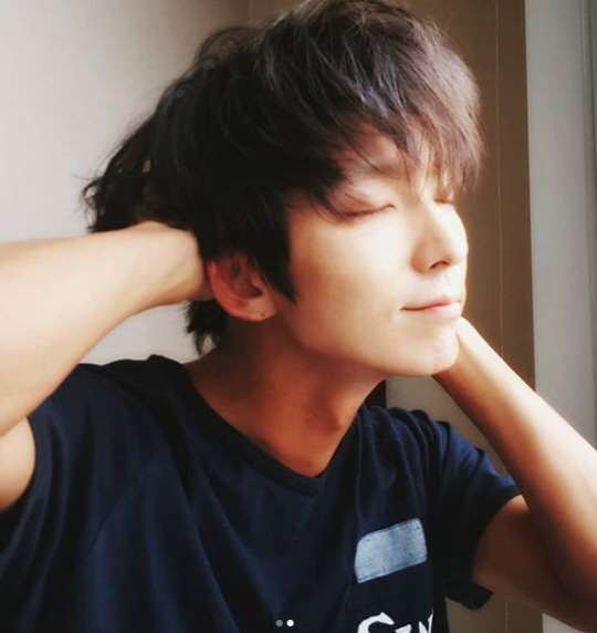 Lee Joon-gi flaunts handsome visualActor Lee Joon-gi posted several photos on his SNS on the 19th.Lee Joon-gi in the public photo emits charm with chic expression and intense eyes.In the photo, Lee Joon-gi is wearing a piece of side-by-side with his eyes closed. Lee Joon-gis unique fresh-looking boy shot her.Lee Joon-gi was baptized in favor of two rabbits, including a cheerful action act and an emotional act, as a lawyer Bong Sang-pil, who freely handles fists and laws in the Ended Drama Inlawful Lawyer on July 1.Lee Joon-gi is reviewing his next film and sending a time for charging.