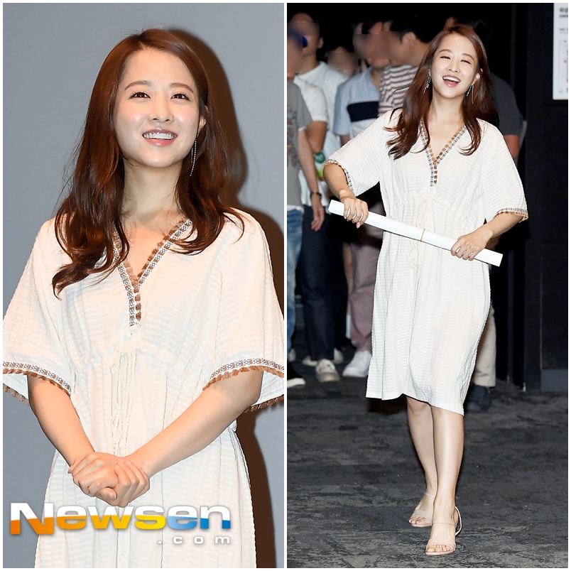 Before the release of the movie Your Wedding (director Lee Seok-geun), the stage greetings were held at Megabox COEX in Gangnam-gu, Seoul on the afternoon of August 18.Park Bo-young showed off her lovely beauty on the day., Your Wedding will be released on August 22 as a work depicting the fateful first love chronology of Seung Hee (Park Bo-young) and Seung Hee, who believe in the fate of three seconds, and coincidence (Kim Young-kwang), which is fateful.Jung Yoo-jin