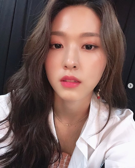 AOA Seolhyun flaunts glamorous Beautiful looksSeolhyun posted two photos on her Instagram account on August 19.In the photo, Seolhyun is looking at the camera with a blank expression, and the increasingly elegant beautiful looks and the eyes that seem to fall into the eye catch his eye.kim myeong-mi