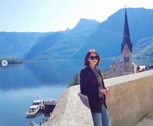 Girls Generation Im Yoon-ah has reminisced about Europes memories.Im Yoon-ah posted several photos on his 19th day with his article I remember how to look at flowers and look more than flowers - # Salzkammergut # Salzkammergut # Hallstatt # JungstagramIn the public photo, Im Yoon-ah is a Celebratory photo in HallstattThe image of the film is taken. The beautiful beauty makes the hearts of the viewers thrill.On the other hand, Im Yoon-ah recently appeared in JTBC entertainment Hyoris Bed and showed off his charm.