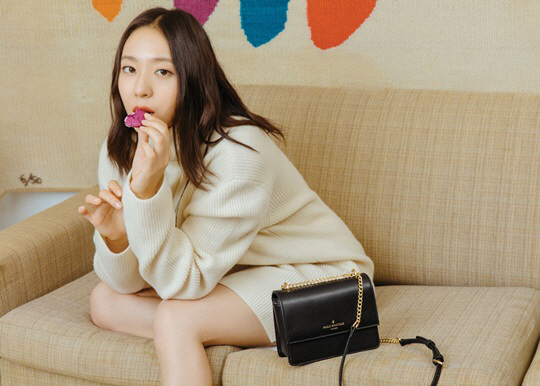 Singer and actor Krystal Jung showed off the dignity of the style icon.In the British designer bag brand Pauls boutique, Krystal Jung was selected as a Muse and released an 18AW season picture.This picture captures the lovely daily life of style icon Krystal Jung with the concept of My favorite things.Krystal Jung in the public picture captivated her with a variety of charms ranging from chic to lovely in a space filled with her favorites.We have been selected as a brand Muse because it is suitable for the image of Krystal Jung, a fashion Wannabe of women in their 20s, and Pauls Boutique, a bag that female college students love, said an official.Meanwhile, Krystal Jung will play the role of Cha-yeong in the OCN new original The Player which will be broadcasted on September 29th.