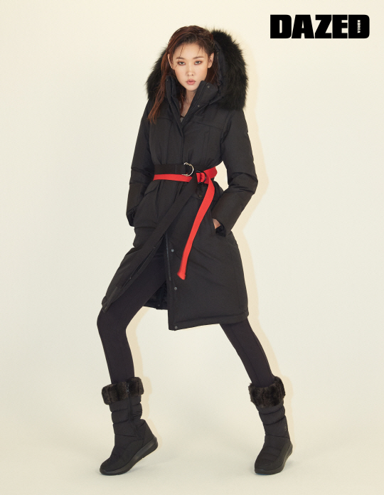 A picture of model Han Hye-jins unique force was revealed.On Tuesday, French authentic Outdoor Research brand Lafuma unveiled a 2018 autumn and winter pictorial that breaks the framework of model Han Hye-jin and Outdoor Research look.Han Hye-jin in the public picture expresses khaki Long Down and padding skirt with top model Down unique ratio and confident pose, and captures the French chic sensibility pursued by Lafuma.In addition, with intense eyes and charisma reminiscent of Paris runway, black long padding and padding boots are perfectly digested and showed a sophisticated look.