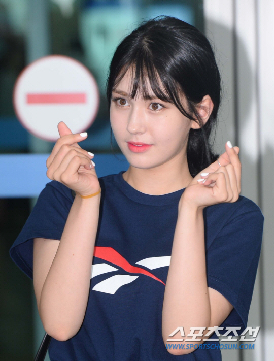 National Center Jeon So-mi left JYP Entertainment. The next move is not yet clear. Sixteen dropouts will be sad again.JYP Entertainment said on its official website on the 20th, We agreed to terminate the exclusive contract under consultation with our artist, Somi.I sincerely thank the artist and fans who have been together so far. Jeon So-mi, born in 2001, first announced his name through the appearance of Sixteen, a survival of JYP girl group debut in 2015.Survival No. 2 (Sixteen and ProDeuce101), Project Girl Group No. 3 (Ioai and Sisters 2 and Next-door Girl) experience shows the harsh broadcasting life of Jeon So-mi, who is not even the age of the terms.A wound as big as the shining glory followed.At the time of Sixteen, Jeon So-mi won as many as five wins (a tie with Mina-Natty) in a total of seven contests organized by J. Y. Park.This is the next score of 16 Idol Producer in Sixteen appearances, Sana - Jihyo - Chae Young (6 wins), and better than Nayeon - Jung Yeon - Da Hyun (4 wins) - MOMO (1 wins) who made their debut with TWICE.However, TWICE was selected by the popular Voting 2 - 8th place, fan Voting 1st place Tsuwi, and J. Y. Parks MOMO.J. Y. Parks evaluation and fan Voting were also disappointing.At the time, for the reason of Jeon So-mis elimination, J. Y. Park gave the assessment that stars are the best but still lack dance, but viewers speculated that they were ankled at a too young age, as was Nati (born 2002), who was eliminated together.Later, Jeon So-mi appeared in ProDeuce101; it is known that Jeon So-mi strongly requested JYP, which led to a reversal of life.He showed off his unique charm and left a legendary stage such as Bang Bang, and he was selected as the first in the whole.The activities of the sisterhood 2 and the girl next door after the dismantling of Io Ai are in the extension of the attention and topic of the National Center.No one doubted their debut when Jeon So-mi filmed promotional videos for JYP girl group Idol Producer recruitment in 2017.But now that TWICE is still showing off its popularity, JYP has no reason to rush the next generation girl group.The debut of the next girl group, which was known as the second half of 2018, is currently in full swing.Even if we go back, nothing is confirmed, left by Kang Ye-bin (now Pristin Lena) at the time of ProDeuce101.The word more desperate is still remembered as a word that penetrates the K-pop Idol system, which is why I look back at Sixteen again when Jeon So-mi leaves JYP.I missed the chance to make my debut, which was just in front of me, and the group was TWICE, which I could not imagine what Jeon So-mi felt, and the sense of deprivation I was feeling now.When Jeon So-mi broke up with Sisters, he cried, Why do I only do projects, I have to break up all the time? When he appeared in Abnormal Talks, he said, I did survival twice.I will not do it again. He shows the heart of Jeon So-mi who has undergone several projects.Sixteen remains a deep wound to TWICE members due to the cruel elimination method of grabbing the necklace and the elimination of Song Min-young, who was scheduled to debut Six Mix.TWICE members have avoided mentioning Sixteen since their debut program, saying, I never see it again and I dont want to think about it.The current address of Sixteen dropouts other than Jeon So-mi is not clear.In addition, Nati and Kim Eun-seo still failed to make their debut except Park Ji-won (Promis9) who achieved the dream of the girl group through the survival Idol School, and Lee Chae-yeon left JYP and moved to WM Entertainment.Lee Chae-ryong, who is known to remain in JYP, is also a question mark for his future debut.Following Sixteen TWICE and ProDeuce101, Mix Nine also ranked first in the new Ryu Jin, and JYPs girl group Idol Producer has been evaluated as flower moisture.JYP said that after the termination of the contract with Jeon So-mi, We are preparing to launch the next girl group centered on the new Ryu Jin.On the 19th, a day before the exclusive contract termination, Jeon So-mi told his SNS, The darkest night makes the brightest star; many of you are all mine.I love and miss you a lot. It seems to contain the complex mind.I am curious about the future of Girl Group immediate power feeling Jeon So-mi, who is sure of star and attention.What is clear is that to Idol Idol Producer, a statutory debut should be made when you can: Next because youre still young is not easy.