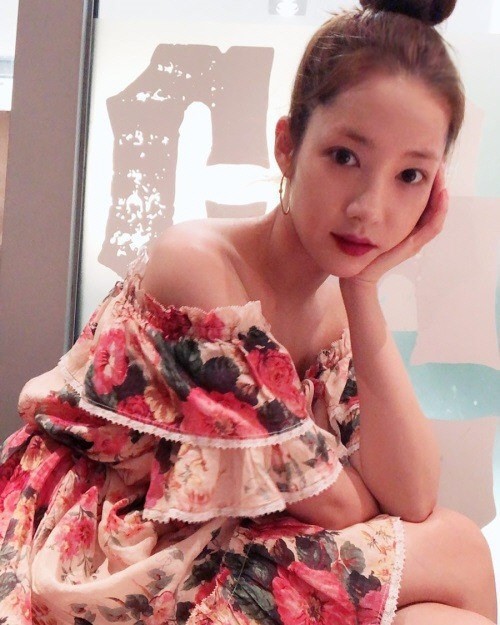 Park Min-young posted a picture of his recent instagram on the 20th.Park Min-young in the public photo poses in an off-shoulder one piece of colorful floral pattern.Park Min-young pulled an Eye-catching with her chin in one hand and boasting a pure yet elegant charm.On the other hand, Park Min-young has appeared in the TVN drama Why is Kim Secretary doing it, which recently ended, as Kim Mi-so.
