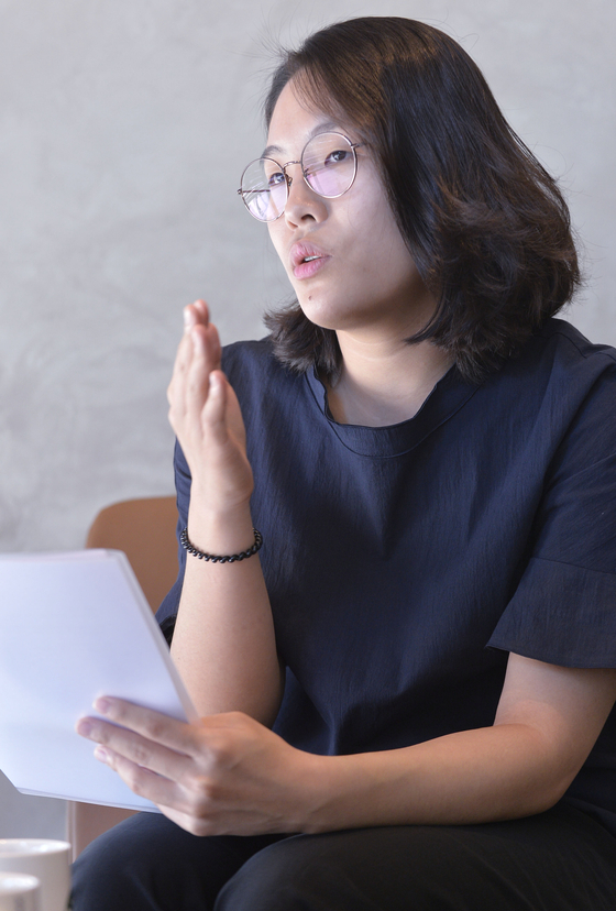 국내 최연소 박사 타이틀을 차지한 UST 유효정 씨. 연구 외엔 헬스클럽에 가서 운동을 하는 게 유일한 취미란다. 하루 2시간반을 운동한다고. '결혼은?'이라고 물었다가 '너무 많이 나가신 것 아닌가요?'라는 대답이 돌아왔다. 남자친구도 아직 생각해본 적이 없단다. 만 23세도 안된 '아가씨'라는 걸 그새 깜빡 잊었다. 프리랜서 김성태