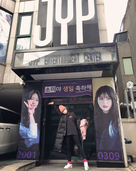 JYP said in an official website on the 20th, JYP Entertainment has agreed to terminate its exclusive contract under consultation with its artist, Somi.Jeon So-mi wrote on his Instagram the day before, in English, meaning the brightest star is made on the darkest night.After the news of the breakup with JYP was announced, it is speculated that this article was written with the notice of termination of the exclusive contract in mind.This post was posted by Jeon So-mi, who has not been active in XING (SNS) since May, in more than three months.Since then, the music industry has expected Jeon So-mi to join JYPs new girl group to take over TWICE.
