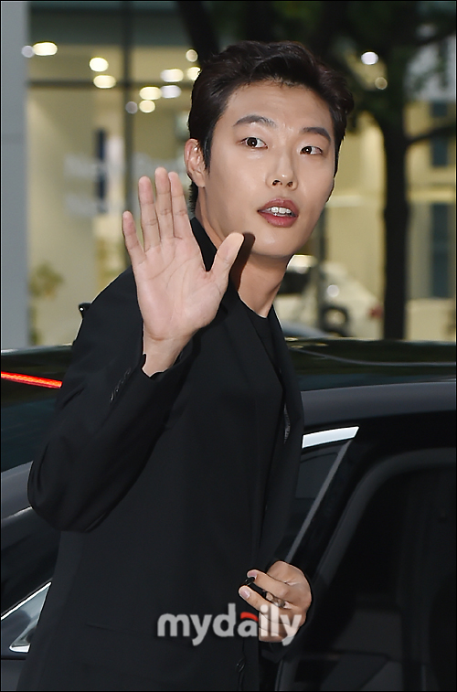 Actor Ryu Jun-yeol attends the opening party event at the Seoul Road to Dosan Cadillac House Seoul on Tuesday afternoon.