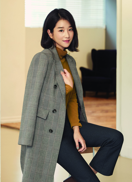Actor Seo Ye-ji has been crowned the fall goddess.Seo Ye-ji in the picture produced an alluring atmosphere with a unique elegant expression, which made him admire.Especially, it used the representative item trench coat, check jacket, casual Field jumper of autumn, and it showed a different charm with various styling emphasizing femininity and sophistication.We are pleased to express all styles of costumes with the luxurious and elegant charm of Seo Ye-ji, said a brand official.applause
