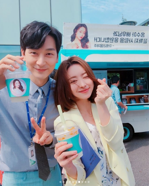 Actor Hong Soo-Ah released a picture of Coffee or Tea certification that came as a gift to KBS 2TV daily drama Love to the end.Hong Soo-Ah posted a photo on his instagram on August 20 with the words Love Coffee or Tea to the end; Hyungi brother, Senna fights all the time and Hugh.Inside the photo was a picture of Hong Soo-Ah standing in front of the Coffee or Tea entrance sign; Hong Soo-Ah shows a bright smile with a drink in one hand.Hong Soo-Ahs small face size and distinctive features stand out.In another photo, Hong Soo-Ah, who is posing positively with Shim Ji-ho, who is appearing in a brother and sister relationship in the drama, is also noticeable.The fans who responded to the photos responded to real pretty sister, Our Sua who receives a lot of love, It is also attractive anytime and anywhere.delay stock