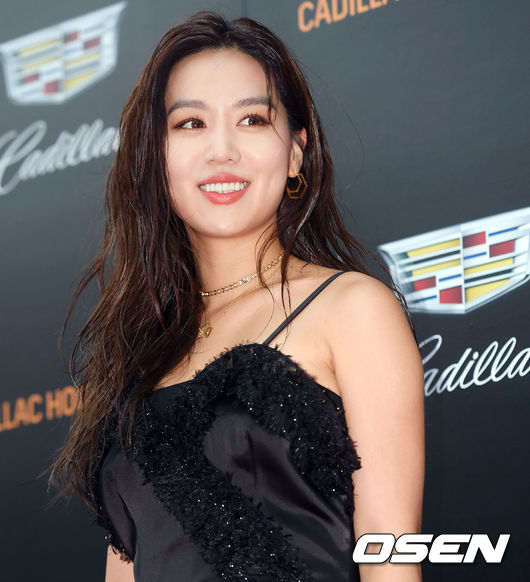 Actor Kim Hee-jung attends the opening event held at the Nonhyun-dong Cadillac House Seoul in Gangnam-gu, Seoul on the afternoon of the 20th.
