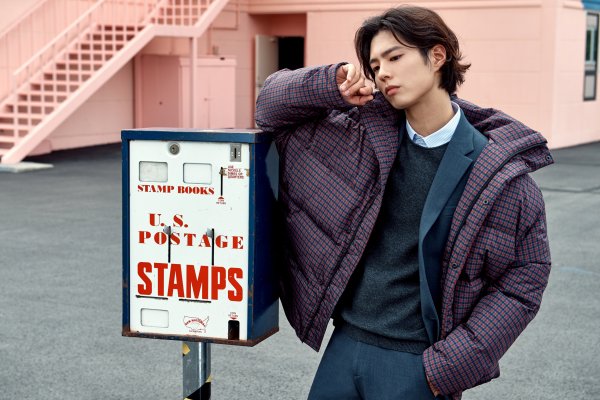 <p>The actor Park Bo-gum boasted the Luxury visual.</p><p>Park Bo - gum released an 18 F / W photo album together with an active apparel brand as an exclusive model, took off Boy rice and transformed it into a more male - like appearance and focused his eyes.</p><p>Based on the concept of OH, MY YOUTH!, This time the photograph looks for a place reflecting his taste and movie taxi driver which retro color and mood stand out and authenticates it in real time It reflected consumer trends.</p><p>Inside the gravure Park Bo-gum showed up a variety of outdoor retro mood urban looks, including setup suits, coats, padding and a variety of outerwear. Laying a hood on a bomber jacket and casual style with Son Boinunga, Brown tone knitted took full advantage of the calm autumn feeling without straining the checkered long coat. In another cut, I matched the formal jacket of the turtleneck and doubled the chic.</p><p>Meanwhile, Park Bo - gum will appear in the tvN drama Boyfriend to be aired in November.</p>