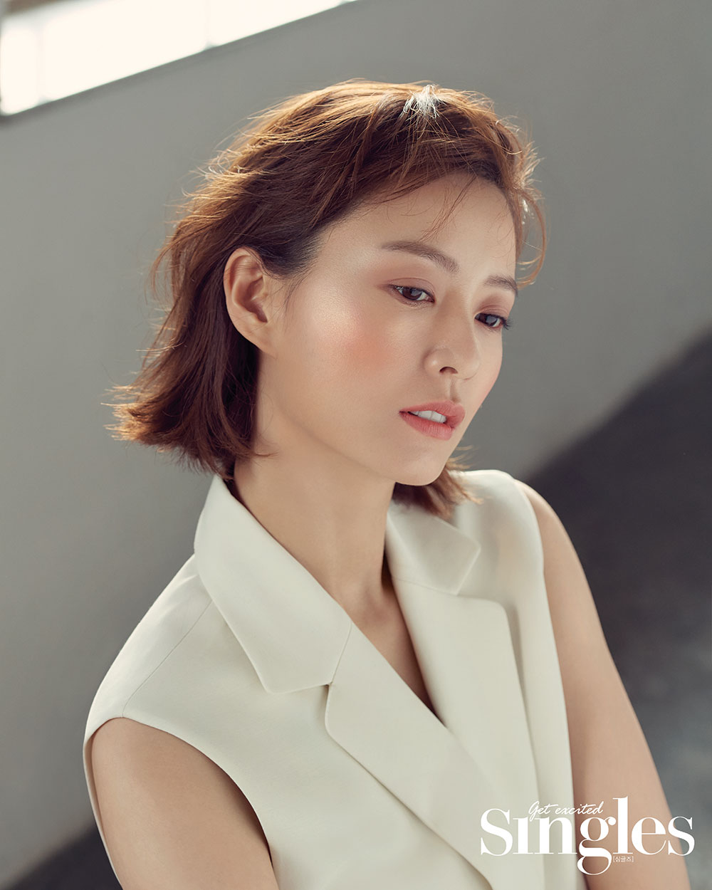 Actress Jung Yu-mi, who has been loved by various charms, has been released through Singles.In particular, this picture featured the cover of the September issue of Singles.In this picture, actor Jung Yu-mi is a back door that has been fully digested from various concepts ranging from chic and elegant to modern feeling with make-up using soft MLB Ginger color blusher and received praise from the staff of the filming site.Actor Jung Yu-mi played the role of new policeman Han Jeong-oh in the drama Live, which ended in May with a lot of love, convincingly acting the inside of a complex figure and leading the sympathy of many viewers.Actor Jung Yu-mi, who has expressed his character with his unique loveliness and has established the position of Roco Queen with the nickname Blee, has earned a reputation that he can fully digest the genre.Roco-myeon Roco, genre-style genre, and colorful charm actor Jung Yu-mis pictorials that digest all concepts and roles can be found in the September issue of Singles for imposing singles and the pleasant online playground Singles mobile.Photo: Singles