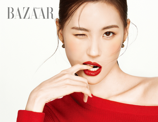 Singer Sunmi meets Bazaar ahead of release of new mini albumThis mini album has a strong warning meaning, and its a small warning, and its a story that tells you the dangers of it.And Ive focused on my voice more than anything on this album, and I want you to be very interested in this part of it.Sunmi, who is known for his usual RED lip, has produced eye-catching RED lip makeup.On stage, I usually make colorful makeup, but in everyday life, I make a clean base with cushions and give points with RED Lipstick.I think RED Lipstick is a powerful accessory more than anything else.Sunmis lovely yet modern lip makeup can be found in the September issue of Bazaar, and in early September, Bazaar website, Instagram and Facebook will also upload images of Sunmis lively charm.Meanwhile, Sunmi will return to the title track Warning (WARNING) on September 4.Photo: Harpers Bazaar Korea
