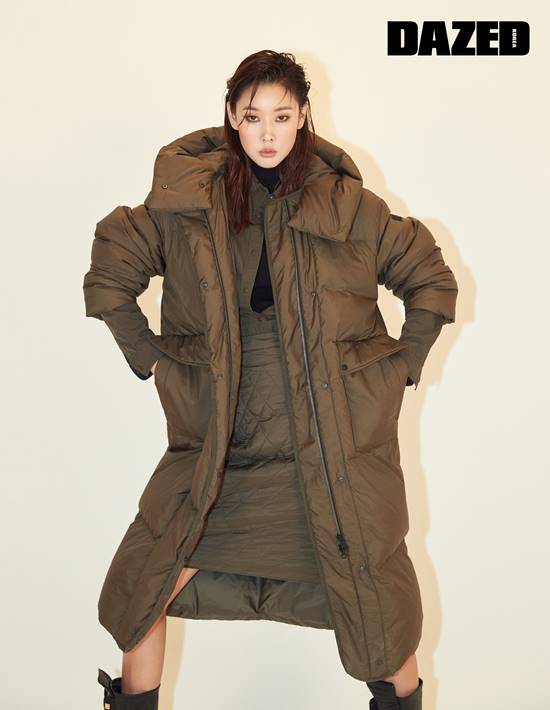 A personality-filled picture of model Han Hye-jin has been released.On Tuesday, an outdoor brand unveiled a 2018 autumn/winter pictorial with model Han Hye-jin.Han Hye-jin in the picture showed a chic charm with a khaki Long Down and padding skirt and top model Down unique ratio and confident pose.In addition, with intense eyes and charisma reminiscent of the runway, black long padding and padding boots are perfectly digested and showed a sophisticated style.More pictorials by Han Hye-jin can be found in the September issue of Days and Confused. / Photo = LF Lafuma