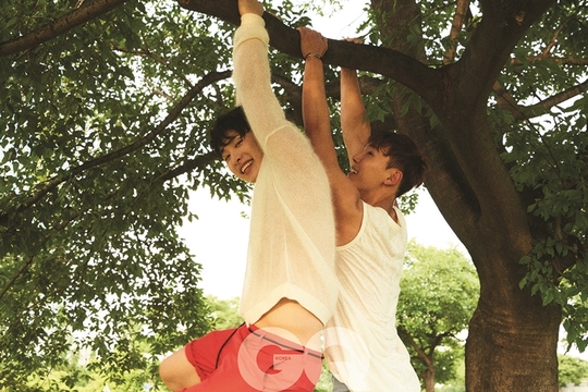 Monstarrrrrrrrr X Shownu, Wonhos masculine summer picture has been released.Fashion magazine GQ interviewed Monstarrrrrrrrr X Shounu and Wonhos masculine yet deeply attractive pictorials.Shownu and Wonho, facing the blue nature in the public picture, show off their charismatic appearance with their multi-faceted body and warm appearance.Wonho features a sexy side with a perfect figure with denim best and pants, while Shounu completes a dazzling visual with sleeveless and denim pants.In particular, the two emit a variety of charms with fantastic visuals with masculine beauty and freshness.In an interview with the photo shoot, Shounu and Wonho expressed their candid thoughts on musical activities with the recent World Tour of Monstarrrrrrrrr X.When asked about the first moment of joy after his debut with Monstarrrrrrrrr X, Wonho said, When I debuted and was about 10 days old, I was on the stage of a dream concert. When people did not know us well on the stage with a huge stage and a large crowd, Shounu and two started the stage with dance brakes and people felt like electricity. Europe, South America, United States of America are hard to go to, but when I think I want to come back, I want to go slowly, Shounu said, responding that the moment I want to remember as a slow motion after my debut is a tour concert abroad.I have seen a joint performance between Beyonce and Jay-Z in Amsterdam a few days ago, Shounu said. I think it would be nice if other people felt this feeling when I saw and felt the two people.Wonho and Shounu also showed extraordinary friendship, referring to the advantages they did not know each other.I am completely different from those I have seen so far, Wonho said of Shounu. Shaunu may look dull or blunt, but in fact he has a lot of tolerance to match everyone.On the other hand, Shounu praised Wonhos advantage as a point to concentrate on it when it is inserted into one and a style to end once you decide to exercise, composition, etc.In addition, when asked what Monstarrrrrrrrr Xs best strengths were, Shounu expressed confidence in Monstarrrrrrrrr X by choosing energy from Monstarrrrrrrrr Xs performance and Wonho as Fijical.An interview with the charming pictures and genuine stories of Shounu and Wonhos masculine beauty can be found in the August issue of fashion magazine GQ.Group Monstarrrrrrrrr X, which includes Shounu and Wonho, started in Seoul in May and hosted the World Tour, which covers Europe, Asia, North America and South America.Monstarrrrrrrrr X completed the Europe tour and Asia tour in six cities in June and July, including the United Kingdom, the Netherlands, Spain, Thailand, Hong Kong and Taiwan, and the United States of America tour covering seven cities, including United States of America Chicago, and Latin America tours of four Latin cities including Mexico, Argentina, Chile and Brazil. We successfully completed the tour of America.Park Su-in