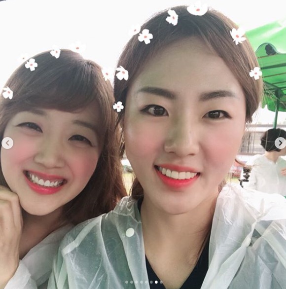 Seo Min-jung unveiled a gift from Lee Sang-hwa.On the afternoon of August 21, Seo Min-jung posted a photo of a gift certificate sent by Lee Sang-hwa, a self-portrait taken with the speed skating national representative Lee Sang-hwa.Seo Min-jung said, Lee Sang-hwa, who met in I have to come together, was a national treasure of Korea that was only seen on TV.I was against the charm rich man Sanghwa, he said.I am so sorry and thank you for sending me this hot summer. I will keep it as a heirloom. Yejin is so good to see gloves and dolls.Minjee Lee