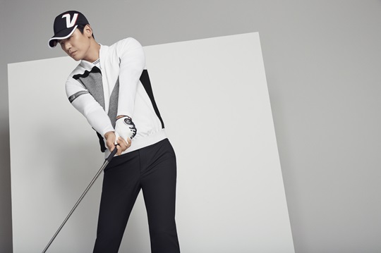 Volvic V.D. has unveiled an 18FW picture with the brand Model Choo Ja-hyun Xiaoguang Yu.The two men, who boasted a sophisticated Golf wear fit through a pre-released picture, completely digested Volvic V. Dots 18FW items in an additional photo.This season, Volvic V.D. showed a field look optimized for the round so that it can perform the best performance while staying in the best condition.In particular, Choo Ja-hyun and Xiaoguang Yu showed off their Golf wear model down professional appearance through the pictorials, wearing technical V-lines that boast innovative features and details, and showing swings as well as professional golfers.On the other hand, the autumn and winter season pictures and items of the cold couple can be found on the official website of Volvic V.