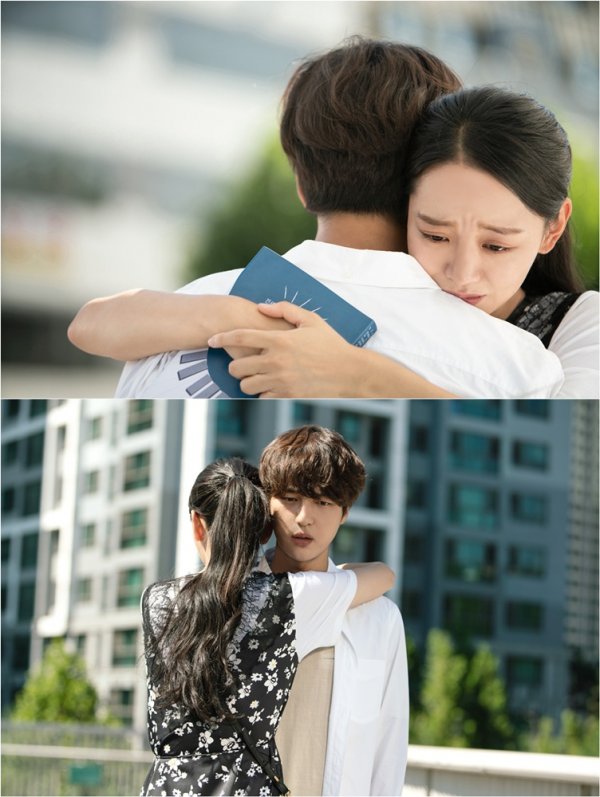 Thirty but seventeen Shin Hye-sun - Yang Se-jongs first hug was captured.SBS Mon-Tue drama Thirty but Seventeen (played by Cho Sung He/directed by Joe Suwon FC/production main factory) is set to air 17-18 times at 10:30 p.m. today (21st), which is the first of the second half of the drama to surpass double-digit ratings across the country and the metropolitan area and solidify its position as the Mon-Tue throne.In the last 30th episode 15-16th, Surrey (Shin Hye-sun) and Yang Se-jong (Yang Se-jong) were shown to each other as they shared their past wounds and were comforted and closer to each other.In addition, the pink airflow between the two people is gradually getting thicker, and viewers are increasingly interested in whether they will develop into lovers or when they will notice the relationship 13 years ago.Among them, SteelSeries, which was released by the thirty side, contains the hug of Shin Hye-sun - Yang Se-jong, which makes the two-way romance of conspiracy couple expect.Inside the SteelSeries, there is a picture of Shin Hye-sun - Yang Se-jong facing on the overpass of the midday.The double Shin Hye-sun makes Yang Se-jongs neck hugging the heart of the viewer sit down.Yang Se-jong also stood as if he was surprised and frozen.The moment the whole world seems to have stopped in the arms of Shin Hye-sun, Yang Se-jongs expression doubles Hearts throbbing.Shin Hye-suns expression is not unusual, and her eyes are as if she might burst into tears.Moreover, in the shape of Yang Se-jong as hard as possible, the heartfelt heart toward him is buried.So, raising questions about what happened between the two, raising expectations for the 17th to 18th broadcast today (21st).SBS Mon-Tue drama Thirty but Seventeen is a romantic physical incongruity that has woken up to thirty in seventeen and has been blocked from the world, and their thirty-seven-year-old but seventeen-year-old and comical loco, Belief by Joe FCPD and Cho Sung He.Today (21st) is broadcast 17 - 18 times at 10:30 p.m.