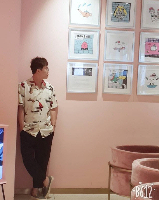 The comedian Park Sung-Kwang released a photo taken by Manager Lim Song.Park Sung-Kwang posted a picture on her social networking service Instagram on Monday.He wrote with the photo, # Imsong # Manager who is getting more photography every day # Imsong # Manager                                                Park Sung-Kwang in the public photo poses against the pink wall.The fans who watched the photo said, I support you, Im Song!! It is a manager work, and it is a must. I have 10 points ~ ~ Manager!! And cheered on Manager.One of the comments in the post said, If you take a picture with a face in the middle of the picture, you can come out long! The picture is a little bit more distant and it will be more pretty. My score is .. I will give you 10 out of 10.On the other hand, Park Sung-Kwang is appearing on MBC entertainment program Point of omniscient Interference which is broadcast every Saturday and is loved by viewers by showing Manager Lim Song and warm chemistry.