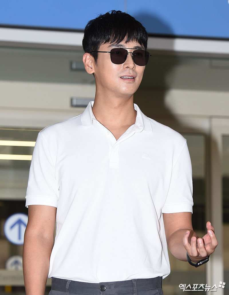 On the afternoon of the 21st, actor Ju Ji-hoon left for Hawaii through the photo shoot car Incheon International Airport Terminal #2.