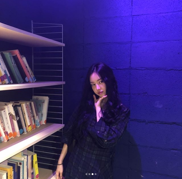 Group Apink member Son Na-eun flaunted her dazzling Beautiful looksSon Na-eun posted several photos on her Instagram account on August 21.Inside the photo was a picture of Son Na-eun wearing a blue checkered One Piece, who is smiling pale as she looks at the camera.Even in dark conditions, Son Na-euns innocent beautiful looks attract Eye-catching.The fans who responded to the photos responded such as I am pretty, Princess, I am more beautiful as I go.delay stock