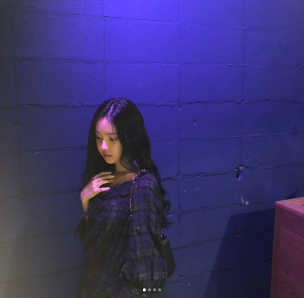 Group Apink member Son Na-eun flaunted her dazzling Beautiful looksSon Na-eun posted several photos on her Instagram account on August 21.Inside the photo was a picture of Son Na-eun wearing a blue checkered One Piece, who is smiling pale as she looks at the camera.Even in dark conditions, Son Na-euns innocent beautiful looks attract Eye-catching.The fans who responded to the photos responded such as I am pretty, Princess, I am more beautiful as I go.delay stock