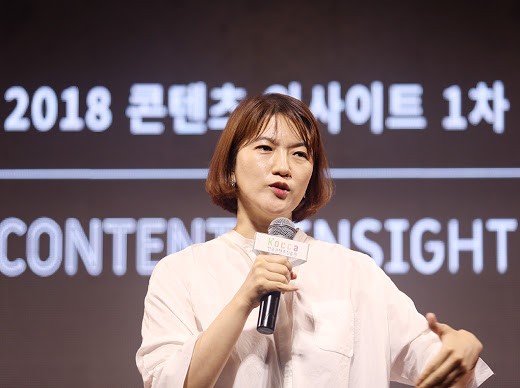 There is a secret to content that has caught the hearts of the public.PDs who shook the landscape of domestic entertainment programs informed the know-how of content production and solved the curiosity of the audience.On the 22nd, the Ministry of Culture, Sports and Tourism and the Korea Content Promotion Agency held a seminar on 2018 Content InSight 1st on the theme of New Strategy of Entertainment Content - Storytelling and Format at the Content Talent Campus in Hongneung, Dongdaemun-gu, Seoul.Content InSight is an open seminar to invite genre speakers to listen to success stories.The event was attended by about 200 audiences including PD and current producers.Successful to attract attention with newness until it becomes 8th in the abolished DangerHwang Ji-young PD of MBC reality program I live alone came out as the first speaker.He cited newness as the key to becoming an entertainment target eight-player program in the abolition Danger.Hwang PD gave meaning to the appearance of actor Daniel Henney as an opportunity to revive the program.We had to bring back the attention of the lost public, he said. We still needed an issue maker because we had to let them know that our program was still on air and that it was fun.The star, who has not been exposed to broadcasting in everyday life, has been put into Rainbow Live and eventually succeeded in attracting attention with newness.Through this, the audience, which was male-oriented, expanded to women.Talk in the studio also serves as a driving force for popularity. Hwang PD explained that the intimacy of the broadcaster panels doubles the fun.Because it is close, jokes that cause laughter come out naturally. The characters of panels such as Nara Kogi, Handalshim and Dae-actor also contribute to the laughter.The theme that everyone sympathizes with Love is a detailed plate of observation and entertainment.Second, Lee Jin-min PD of Channel A melodramatic arts Heart Signal climbed the podium.He was worried about content to attract young viewers at the time of YG Entertainment.Then, not only young friends but also all of them liked and sympathized with the theme of love and love.I have been looking for various psychological materials while preparing for the program, said PD. I think YG Entertainment is the most fun after I became a PD.This PD cited the success requirements of reality entertainment as well-organized versions, trust between the production team and the performers, and exclusion of directing elements.First, in the virtual fantasy space called Signal House, we created a detailed rule and immersion environment to bring out the natural appearance of the public performers.In this pan, the cast honestly expressed their feelings with the belief that the production team would not distort their appearance without being conscious of the camera.I actually got the sympathy of viewers by actually bringing out the minor situation that I can experience while dating without having a script.As a result, Heart Signal has become very popular, producing many chat rooms and making various related contents directly by viewers.Jewishness communication, re-leaping and the foothold of long runJung PD had a distraction when he put in additional members, but he cited character and harmony with existing members as the reason for pushing the actor Jeon So-min and comedian Yang Se-chan.Jeon So-min, who has a unique carcutter, and Yang Se-chan, who is well-suited to the members, had been a guest before appearing as a fixed.Rather than taking part in the popularity of famous entertainers, I chose people who seemed to fit well in the program when I filmed and talked directly.Currently, Running Man has been on air for 8 years and has entered overseas markets.Hankonjin will hold 2018 Content InSight .. 200 people including PD and current producers attended the popular content secret disclosure