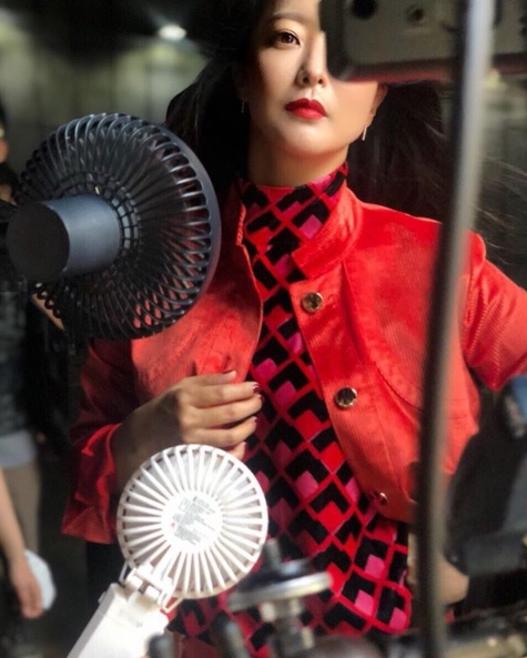 Actor Kim Hee-sun has released a behind-the-scenes photo of the shooting.Kim Hee-sun posted a picture on his instagram on August 22 with an article entitled Monitoring.The photo shows Kim Hee-sun, who stares at the monitor screen and checks himself, with various portable fans in front of Kim Hee-sun, who is also wearing a jacket.Although the face is half covered by a monitor, the beauty of Shining Kim Hee-sun still catches the eye.The fans who responded to the photos responded, It is so strange that you are always the same, It is so beautiful, and Goddess.delay stock
