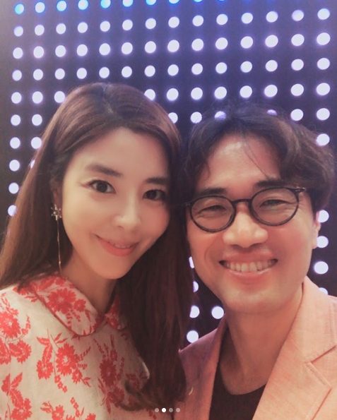 Certified shot, pure beauty is invariant (ft.min gyu-dong director)Actor Kim Gyu-ri makes the film Whispering Corridors 20th AnniversaryWe released an event-certified photo.Kim Gyu-ri wrote on his Instagram account on August 22, The Whispering Corridors teams I met for a long time.Whispering Corridors 20th Anniversary at Korea Film ArchiveAnd you have a special event, and Ive been able to see my first movie, Whispering Corridors Second Story in a movie theater for a long time.If you are having time this Saturday (August 25), please come to play. Lets have an old story and make a good time for a long time. In the photo, Kim Gyu-ri and Whispering Corridors Second Story Min Kyu-dong were affectionate.Kim Gyu-ris wrinkleless skin and distinctive features make her look even more beautiful.In another photo, Kim Gyu-ri holds a cookie that reads: Whispering Corridors.Kim Gyu-ri added a pure charm by hanging her long straight hair to one side.The fans who responded to the photos responded, My sister was very good today, I attended, It is a really stupid movie, I think of it, and It is beautiful in the world.delay stock