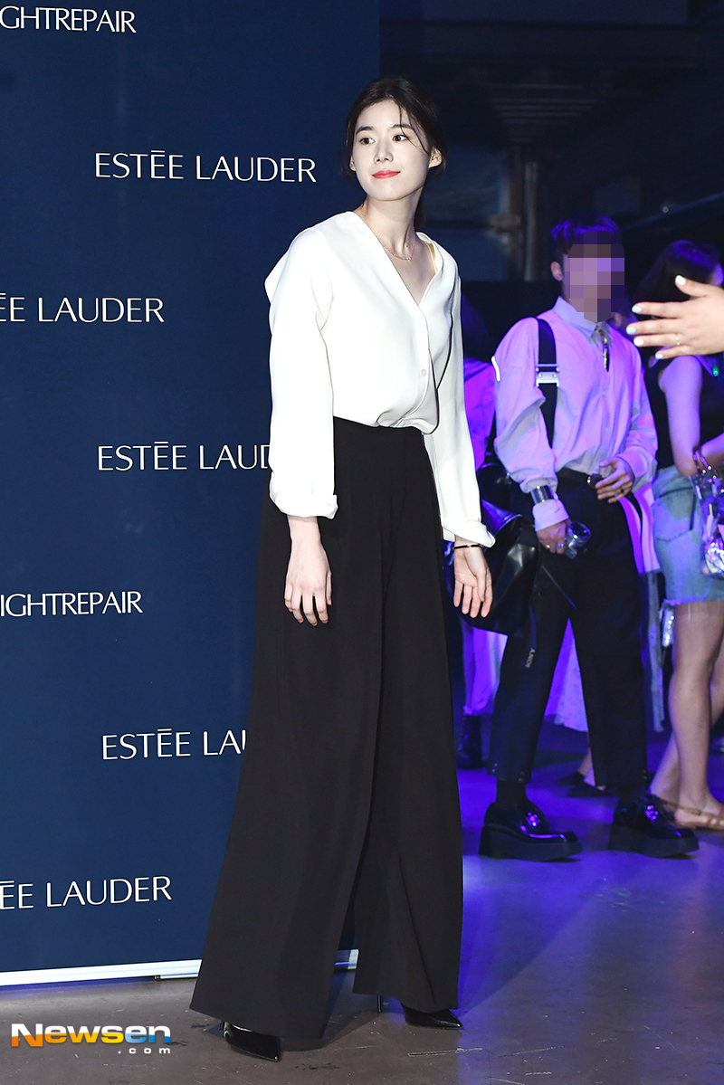 Estee Lauder Jung Eun-chae photo call Event was held on August 23 at SJ Kunsthalle, Nonhyun-dong, Gangnam-gu, Seoul.Actor Jung Eun-chae attended the ceremony.yun da-hee