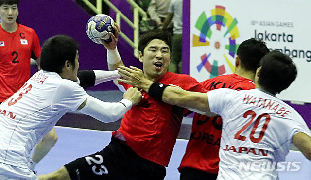 자카르타-팔렘방 아시안게임 남자 핸드볼 경기 모습 (뉴시스 자료사진)