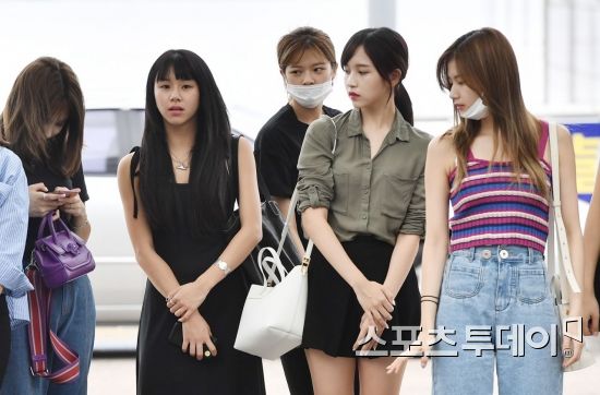 Group TWICE is leaving for Indonesia Jakarta via the International Airport on the afternoon of the 23rd concert. 08.23.