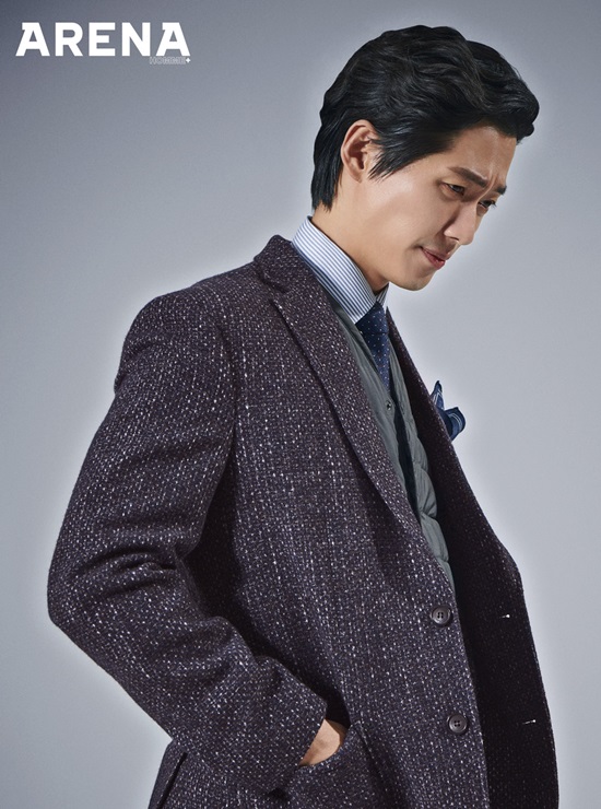 Actor Namgoong Min boasted a dandy charm through the picture.Namgoong Min recently took a photo shoot with fashion magazine Arena Homme Plus.In the public picture, Namgoong Min started shooting with Pecker The on the theme of DANDY MAN.In the public picture, Namgoong Min shows the essence of the male daily look by perfectly digesting the shirt styling, business casual look, and autumn suit that are often encountered in everyday life.The stylish appearance of Namgoong Min can be found in the September issue of the Homme Plus.Photo = Homme Plus