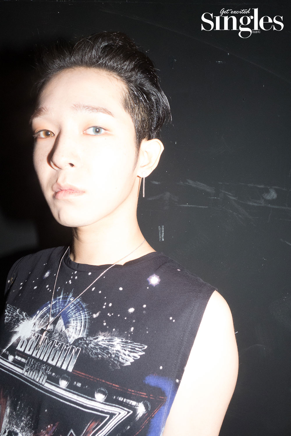 Singles, a delightful fashion magazine for imposing singles, has unveiled a picture of the rough and free charm of the band South KoreaSams Club vocalist Nam Tae-hyun.In this picture, Nam Tae-hyun actively took part in filming pictures by playing music of various genres that fit the shooting atmosphere.It is the back door that has received various poses and expressions in accordance with the music that fills the studio and received praise from the shooting staff.Nam Tae-hyun came by our side with a new album last May.Nam Tae-hyun said, I think I actually worked easier than my first album, because it is full of more experimental music than my first EP.At first, he had to do something by himself, and the burden of his mind was too great to control.I think I was able to concentrate on the album work. Nam Tae-hyun made headlines with street performances after forming the band South KoreaSams Club.I had nothing to lose then, and I had no complicated thoughts, he said of the street performance.Now, thankfully, the label has a support group, and the schedule of unexpected broadcasting activities is getting a little bit more than the performance.I am trying very hard to inform the public of the band. He expressed his affection for South Korea Sams Club.He participates in writing, composing, and producing as well as visual directing. Its very difficult and sensitive in every way.Its easy to do anything yourself, because what you want is clearly set in your head, so you jump into a lot of things yourself.I like to do what I like, what I want to do, and what I do not want to lose in music than the popular genre. The 25-year-old Nam Tae-hyuns pictures and interviews with unique style and impressive music colors can be found in the September issue of Singles and the fun online playground Singles mobile.Photo: Singles