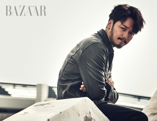 Actor Byun Yo-han, who plays Kim Hee-sung in Drama Mr. Shen, released an interview with the pictorial through the September issue of Bazaar.In this photo, actor Byun Yo-han showed a rough and free charm. The charm of Byun Yo-han, which deepens over time, was included in the photo.He is enthusiastic about outdoor shooting in the heat of the heat, and he is the back door that actively led the scene atmosphere.In an interview with the picture, Byun Yo-han said, I think that I would like to be able to express the character Kim Hee-sung, written by Kim Eun-sook, well by a few pros.When I first saw the script of this work, I wanted to be a cool work beyond simply trendy drama.Various characters appear in Drama, and I think that each story of the characters is well balanced.I think that the power to drag the drama together with the artist, the bishop, the staff, and the actor is a wonderful work. I am so sick when I think of the person called Hee Sung. I am filled with compassion for the person called Hee Sung so that I can shed tears in a minute.It is difficult to express this role because there are many ambassadors that contain a lot of things, as opposed to their feelings.What he says is that he is not really in front of his eyes, and he is not caught in the hand, but he is not a joke, a joke, but a laugh, but not a real laugh.I have a similar part to Hee Sung, but I want to laugh at the opposite of him, I want to make a real joke, and I want to love a really fragrant flower. Interviews, pictures and videos that show the candid charm of Byun Yo-han can be found in the September issue of Bazaar, website and Instagram.