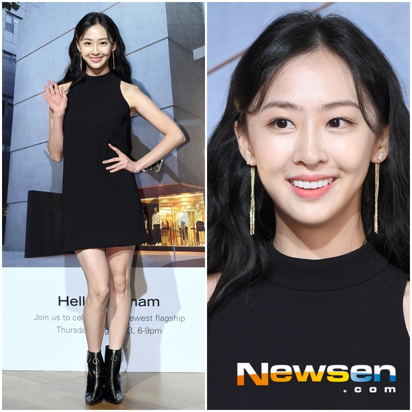 Theory Photowall Event was held at Theory Flagship Store in Hannam-dong, Yongsan-gu, Seoul on the afternoon of August 23.Dasom attended the day.Jung Yoo-jin