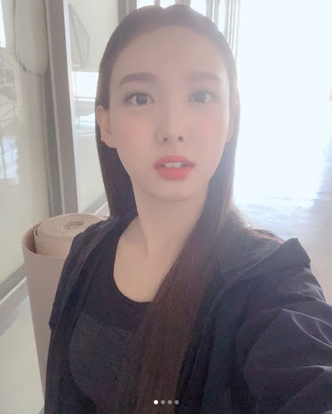 Photos of the Sportswear AD shooting scene of the group TWICE Nayeon and Jingyeon have been released.TWICEs official Instagram page featured several photos on August 24.Inside the picture was a picture of Nayeon and Jingyeon taking selfie in a tracksuit.A glimpse of the amicable set atmosphere from the bright smiles of Nayeon and Jingyeon.Nayeon and Jingyeons blemishes-free skin and large and distinct features catch the eye.The fans who responded to the photos responded It is so beautiful, It is a tracksuit, is it so good?, The beauty is getting waterier.delay stock