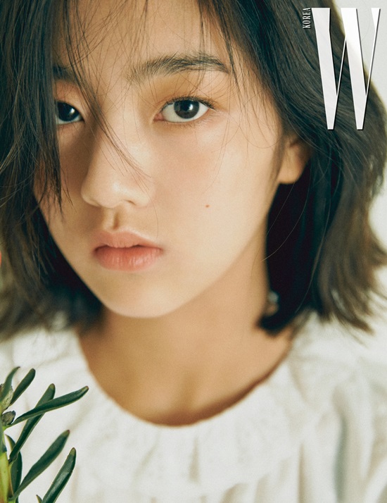 Shin Eunsoos picture, which is about to come back with Bad Papa, was released.Shin Eunsoo recently boasted a mysterious charm through a pictorial with fashion magazine W KOREA.Shin Eunsoo, who was selected as an actor to shine 2018 and filmed, attracted people with his mysterious atmosphere and story-like eyes.A shooting official said, Shin Eunsoo is an actor who can shake a persons mind without a word.When his face is full of screens in a large theater, he overwhelms the moment and takes control of space. As an actor, he admired his power.Shin Eunsoo also showed a serious attitude toward acting through an interview on the day.Shin Eunsoo hinted at the desire to play hard but fun: I still have three years to be an adult, and until then I want to do a variety of roles that I can only do at this time.Shin Eunsoo has been featured in various works such as SBS Blue Sea Legend, TVN Written House, and movie Inland since he was cast in the movie Childrens Time through the competition rate of 300 to 1 in 2016.MBCs new drama Bad Papa will be broadcast in September.In her childhood, she was a dreamy girl, but now she is 17 years old, she breaks down into a high school student Yoo Young-sun who does not want to do well and does not want to do well.Shin Eunsoo is preparing his work with the power of his own, such as learning Vallejo for this character.Photo = W KOREA