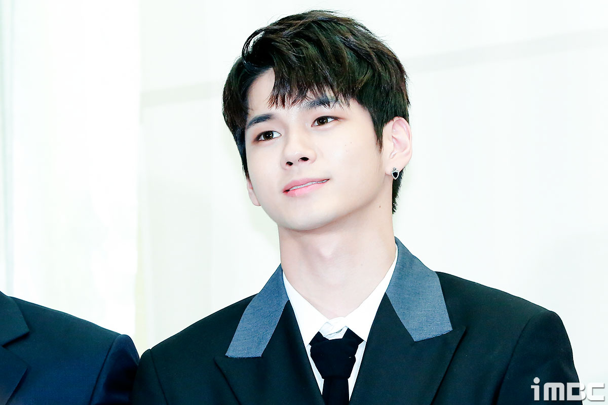 August 25 today is the birthday of Wanna One Ong Seong-wu.One of the two members who have the nickname Ganz that makes the eyes open with good looks is a visual member of Wanna One and the first entertainer of Ong.On the other hand, Ong Seong-wu has attracted various nicknames such as Ong Taegong and Ong in Jungles Law in Sabah recently broadcasted and showed various charms to viewers.Wanna One has successfully completed a solo concert at Gocheok Dome from June 1 to 3, and has been holding a total of 18 tour concerts in 13 cities for three months.iMBC Imitation  Photo iMBC