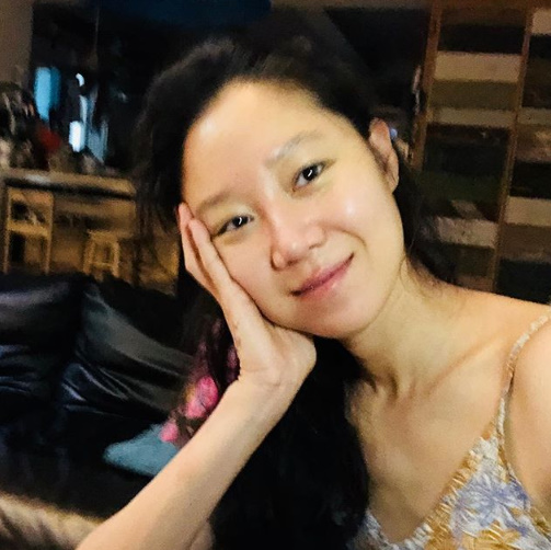 Actor Gong Hyo-jin has delivered a beautiful recent situation.Gong Hyo-jin told his SNS on the morning of the 25th, Its a little cool, so it seems to be moving a little bit. Im resting very well after the shooting of Hye-Jin Jeon recently.I am very careful in the summer, he posted Selfie with an article.In the photo, Gong Hyo-jin showed a comfortable charm wearing a sleeveless T-shirt on a face without a toilet.Gong Hyo-jin recently filmed the movie Hye-Jin JinGong Hyo-jin SNS